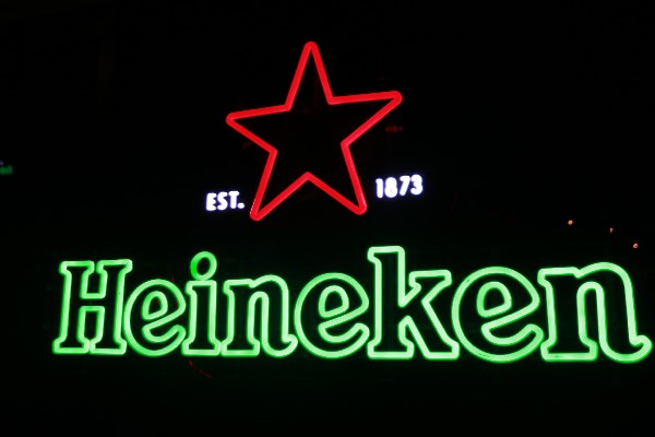 Cerveza Heineken renueva su imagen a nivel mundial