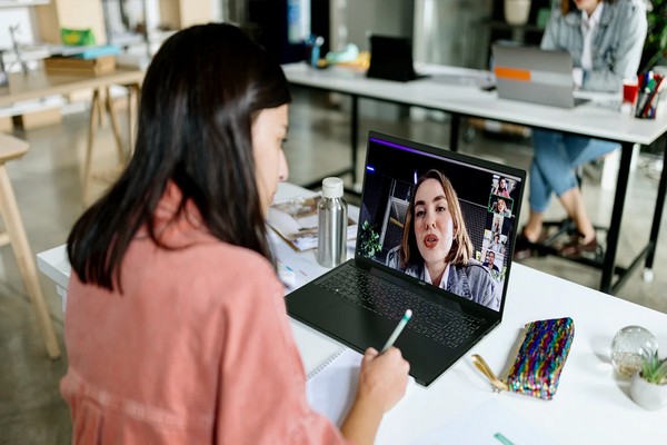 Cómo optimizar el rendimiento de tu laptop:                                    Consejos prácticos para mejorar la velocidad y eficiencia