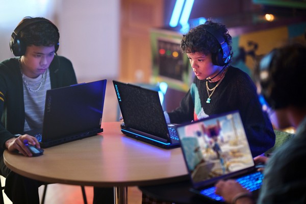 ¡Lleva tu juego al máximo este Día del Gamer con Lenovo y sus cuatro laptops estrella!