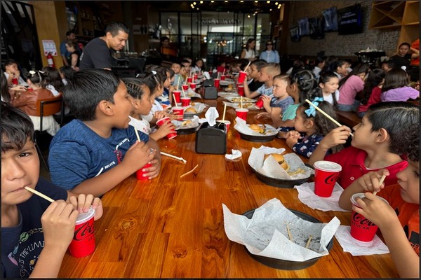 Más de 600 menores de edad de Asociación Roblealto celebraron gracias a alianza solidaria con Hooligan´s