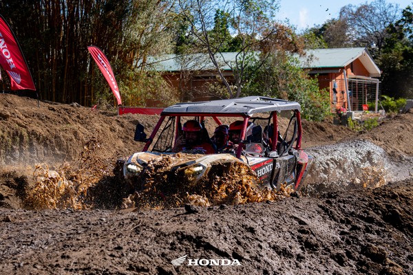 Más de 100 clientes vivieron la experiencia del Test Drive 360 de Honda Motos