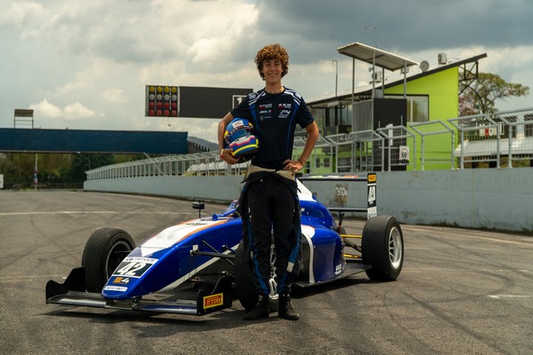 Evan Michelini se prepara para su segunda temporada en la Fórmula 4 europea con respaldo de Marco Antonelli