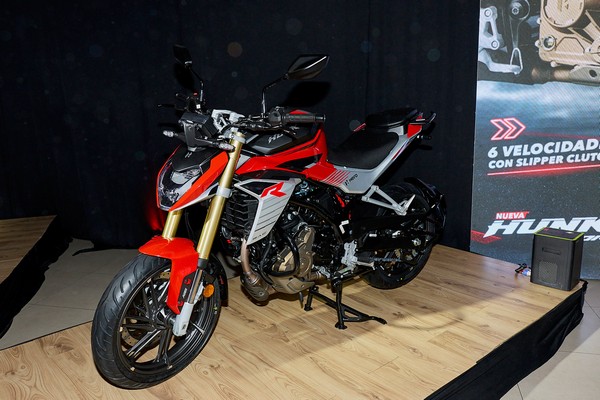 Hero MotoCorp presenta en Costa Rica la nueva Hunk 250R, su apuesta para competir en el segmento 250cc