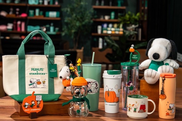 Starbucks® y Peanuts™ celebran el otoño con una colección global inspirada en The Great Pumpkin™